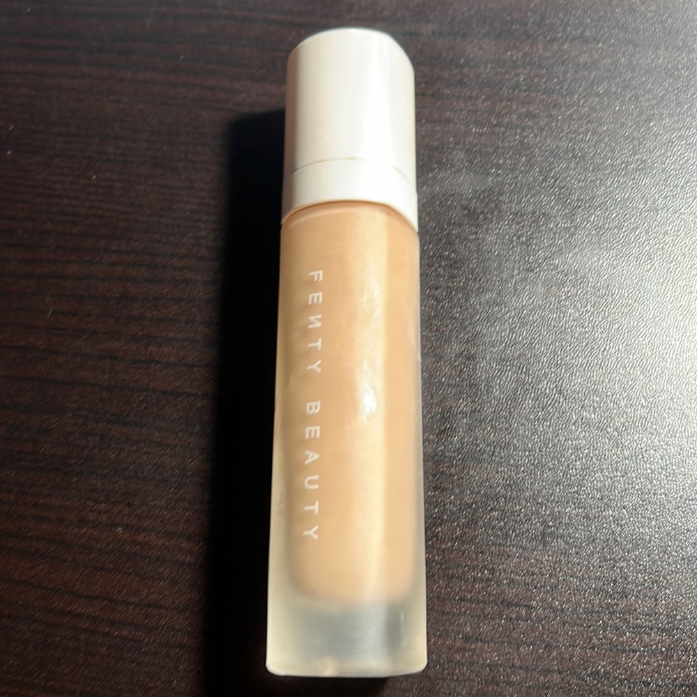FENTY Beauty pro filtr matte foundation in shade 200